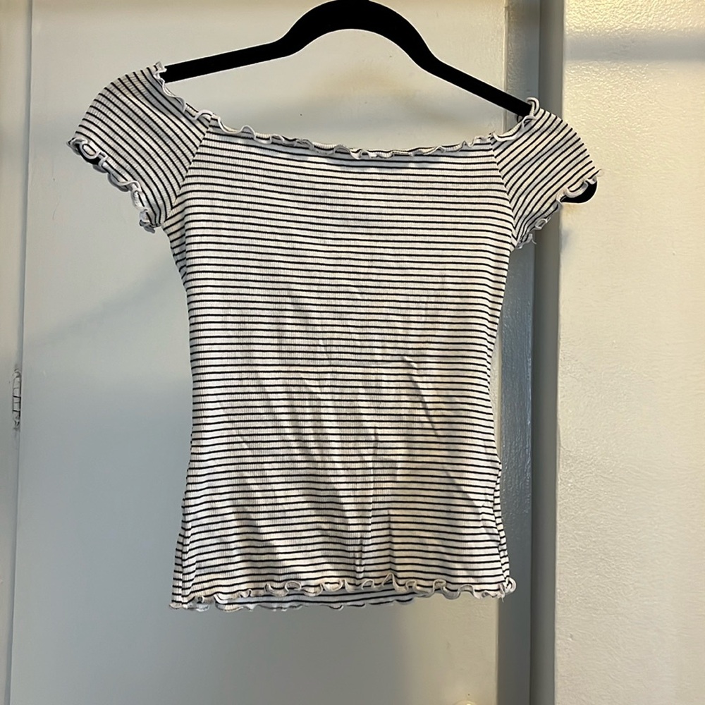 Hollister top
